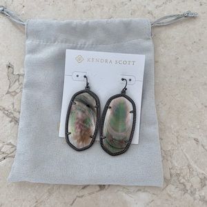 Rare Kendra Scott Danielle Earrings